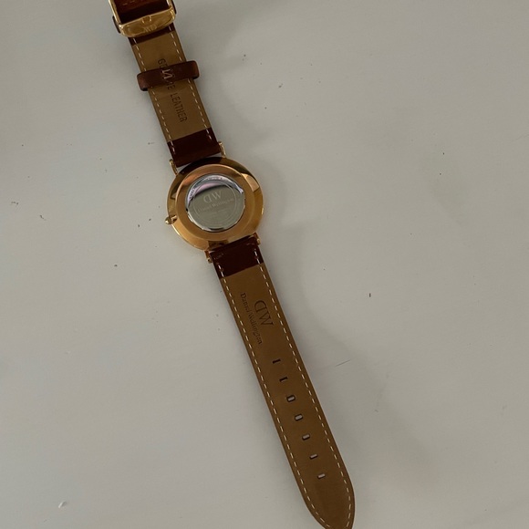 Daniel Wellington Watch Cognac Leather 37mm - Picture 3 of 4